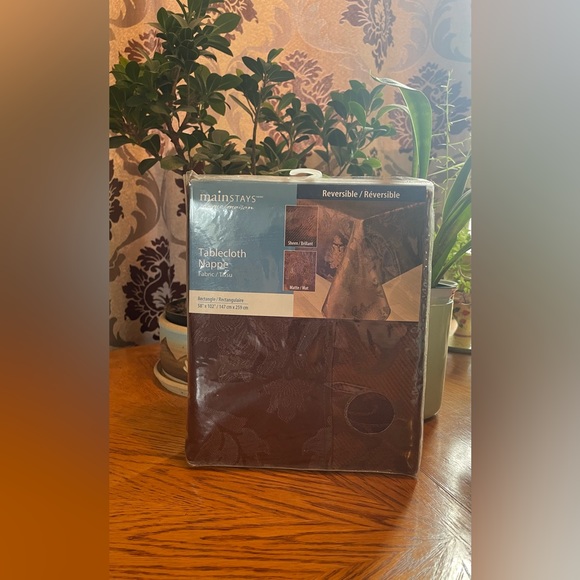 New brown tablecloth - Picture 1 of 4